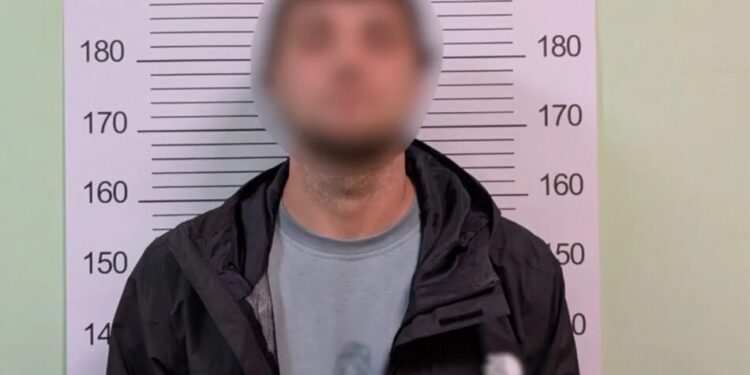 Зробив щонайменше 10 пострілів у двох людей: на Київщині затримали чоловіка