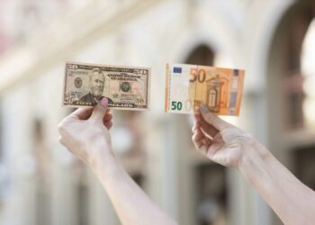 Курс валют на 22 вересня: долар і євро дорожчають