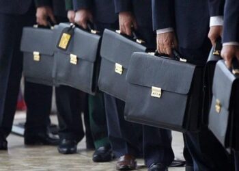 В Україні переглянуть чисельність чиновників і кількість заступників міністрів