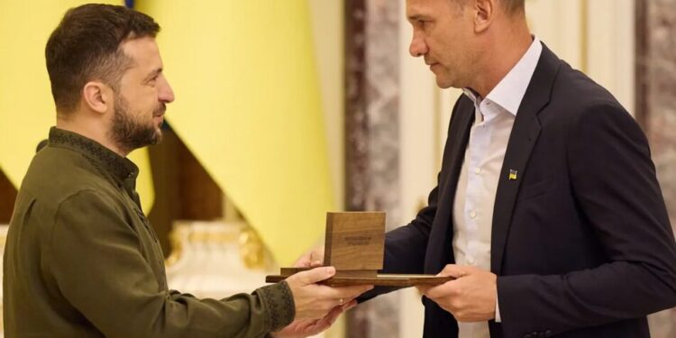 Рідний для всієї країни "Шева" – Зеленський емоційно привітав Шевченка з ювілеєм
