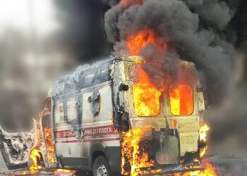 Ворожий дрон ударив по авто "екстренки", поранено двох медиків