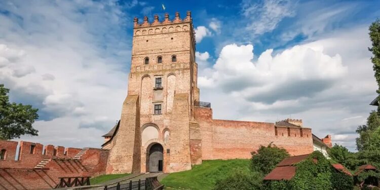 Місцеві бюджети України отримали від туризму на чверть більше доходів, ніж торік