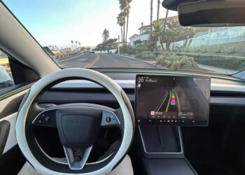 Tesla поки без автопілота FSD у ЄС – рішення відклали