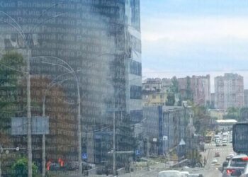 Атака рф на офісну будівлю в Києві забрала життя чотирьох людей, серед поранених – дитина