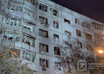 росія вдарила КАБом по багатоповерхівці у Харкові, серед 20 постраждалих – 8 дітей