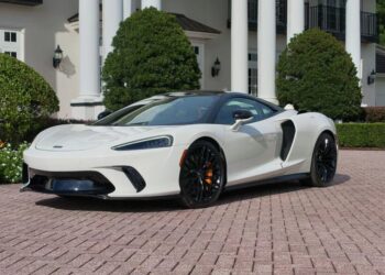 "Найдешевший" McLaren виявився одним із найпрактичніших суперкарів на ринку