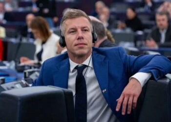Парламент Угорщини зняв недоторканність із Мадяра у справі про викрадений телефон