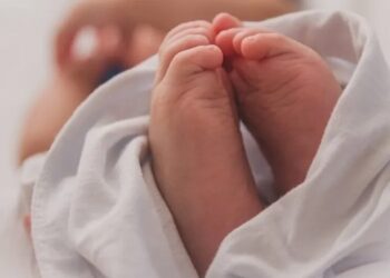 Під Києвом новонароджена дівчинка випала з шостого поверху, врятувати її не вдалося