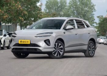 Українці в серпні придбали понад тисячу авто з Китаю з абсолютною перевагою електромобілів