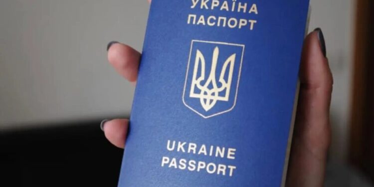 ДМС призупинила оформлення та видачу паспортів і ID-карток до 30 вересня