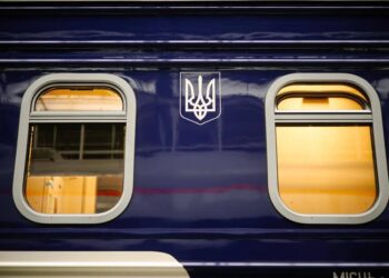 До 16 годин очікування: десятки потягів курсують із затримками на тлі атак рф