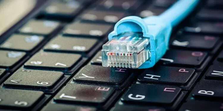 Через російський обстріл у Києві можливі перебої з інтернетом – провайдери