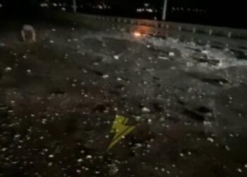 У Києві зафіксовано падіння уламків на Південному мосту – соцмережі