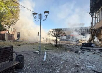 Смертоносна атака на ТРЦ у Павлограді: кількість жертв зросла до чотирьох, а поранених – до 60
