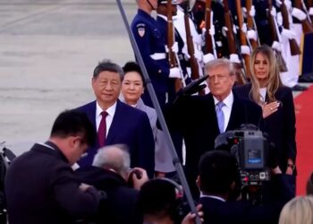 Зустріч Трампом Сі біля літака порівняли з прийомом путіна на Алясці