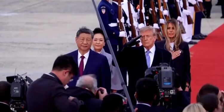 Зустріч Трампом Сі біля літака порівняли з прийомом путіна на Алясці
