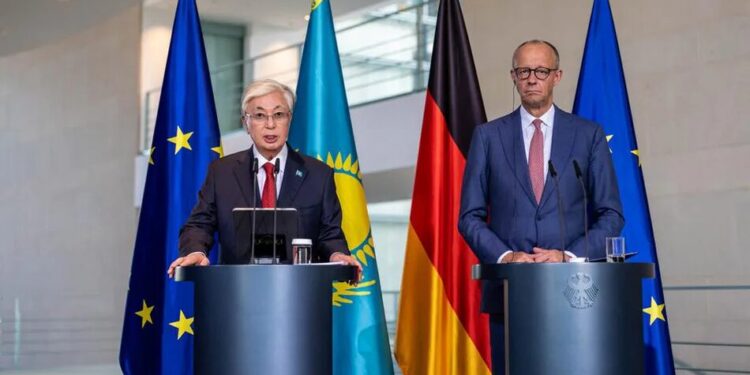 Токаєв назвав путіна "найбільш прийнятною політичною фігурою" на посту керівника росії для Європи та світу
