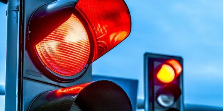 У Києві з 15 вересня почнуть впроваджувати режим "Усім червоний" під час хвилини мовчання: хто зможе продовжити рух