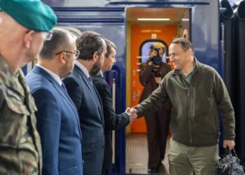 "Доброго дня з Києва": Глава МЗС Польщі Радослав Сікорський прибув до України