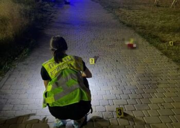У Києві чоловік на вулиці підірвав боєприпас, є поранені
