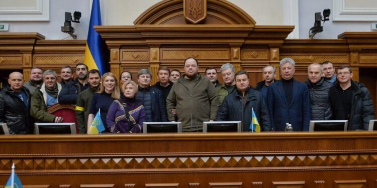 Верховна Рада майже на місяць припинила пленарні засідання, депутати повернуться 13 жовтня