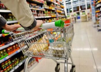 Удари рф по складах спричинили перебої з продуктами в Києві і інших містах України – The Guardian