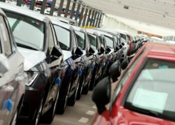 ЄС закликав Китай добровільно обмежити експорт гібридних авто задля уникнення торговельної війни
