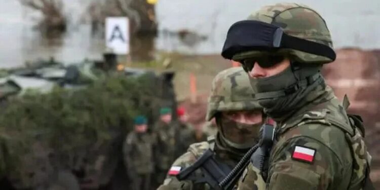 Польські військові центри почали розсилати громадянам мобілізаційні картки