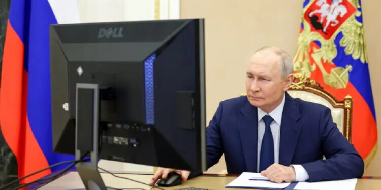 Вибори до держдуми можуть дати путіну мандат на продовження війни проти України – Reuters