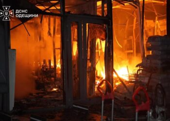 Удари рф забрали життя 8 людей і поранили понад 20, зачепило "Нову пошту" – наслідки по регіонах