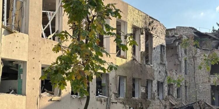 росіяни скинули авіабомбу на школу в Сумах під час атаки КАБами