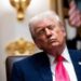 По 5 тис. доларів кожному: Трамп вдається до популізму заради політичного виживання – експерт