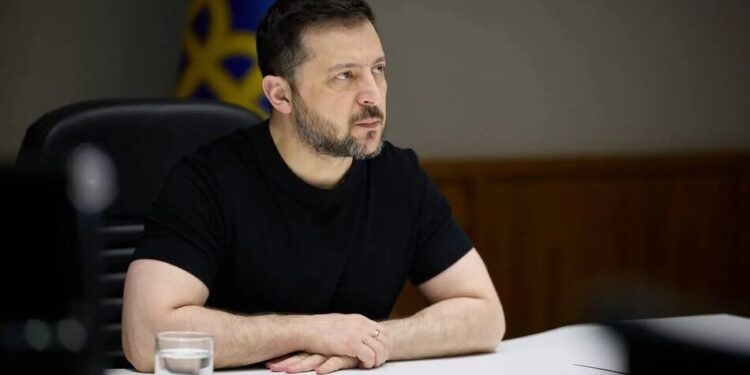 Сили оборони за добу уразили вісім об’єктів інфраструктури рф, зокрема НПЗ та торговий порт – Зеленський