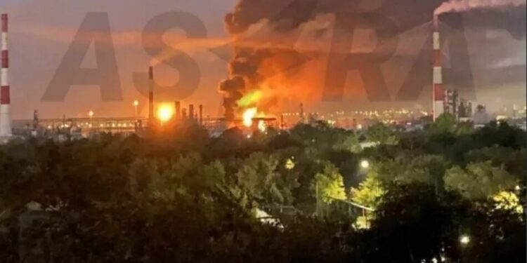 У самарі після атаки горить один із найбільших у регіоні Куйбишевський НПЗ – ASTRA