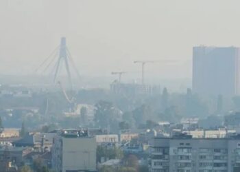 У Києві та області після ворожих атак спостерігається задимлення, людям радять зачинити вікна