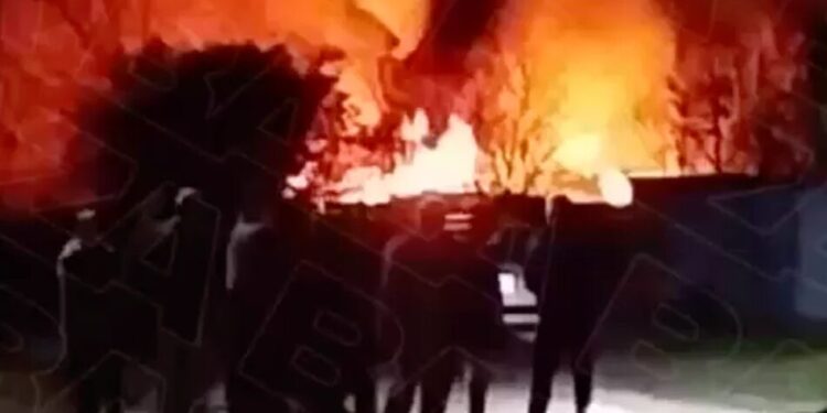 У росії розбився військовий літак, шестеро членів екіпажу загинули
