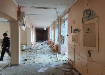 "Просто кончені виродки" – Зеленський заявив, що ворог скинув на центр Сум чотири КАБи, є загиблі
