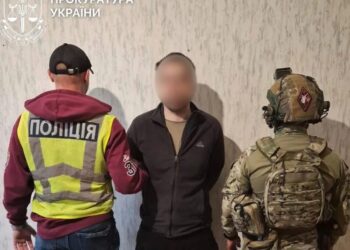 Здійснив не менше 23 пострілів – у Києві військовому оголосили підозру за замах на директора медцентру
