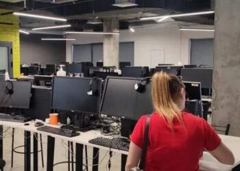 В Україні хочуть посилити відповідальність організаторів шахрайських кол-центрів – Зеленський завтра внесе до Ради законопроєкт