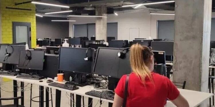 В Україні хочуть посилити відповідальність організаторів шахрайських кол-центрів – Зеленський завтра внесе до Ради законопроєкт