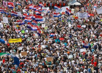 Десятки тисяч людей вийшли на мітинг через затримки з прибиранням сміття в Хорватії