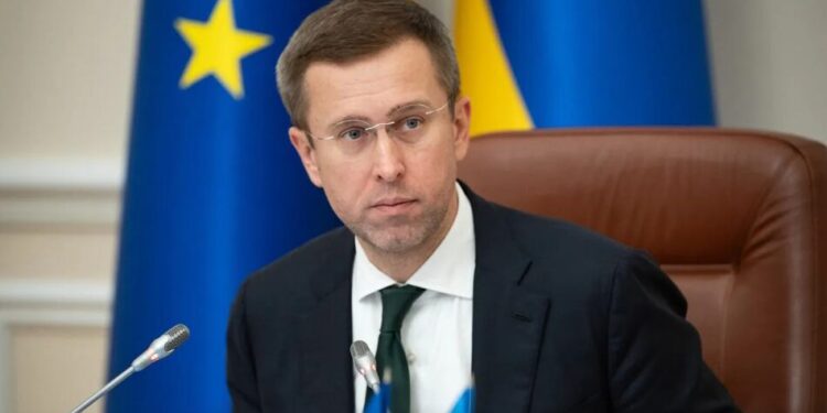 Кабмін запроваджує жорсткий режим економії бюджетних коштів, вже знайдено 70 млрд гривень