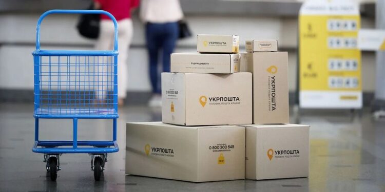 "Укрпошта" змінила порядок роботи відділень через повітряні тривоги: як це працюватиме