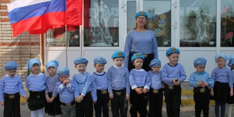 "Букви почекають": у росії дитсадки вирішили сильніше завантажити "традиційними цінностями"