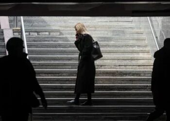 Частина лівого берега Києва залишилася без світла, зупинилося метро – соцмережі