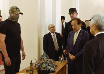 ГУР показало японській делегації компоненти балістичної ракети КНДР