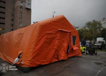 У трьох районах Києва розгорнули перші "Пункти Незламності", у темний час доби на вулицях збільшать кількість патрулів