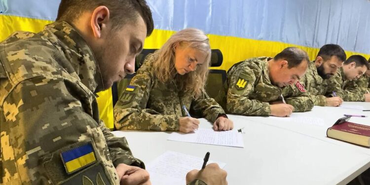 У окопах, на службі та в укриттях: як в Україні пройшов Радіодиктант національної єдності