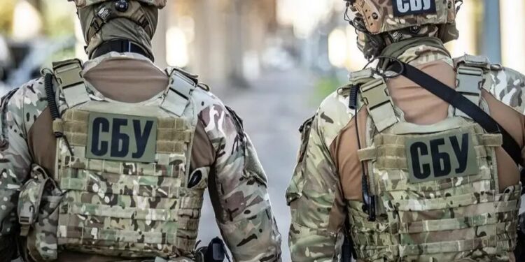 Двоє російських контрактників втекли з фронту і хотіли пробратися до Києва – їх затримала СБУ