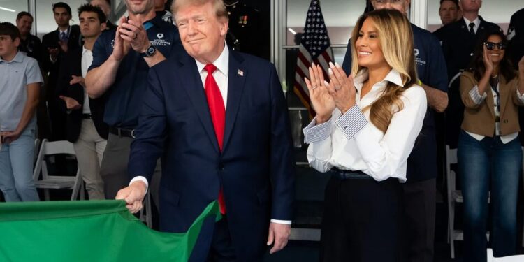 Меланія попросила Трампа більше не танцювати на сцені